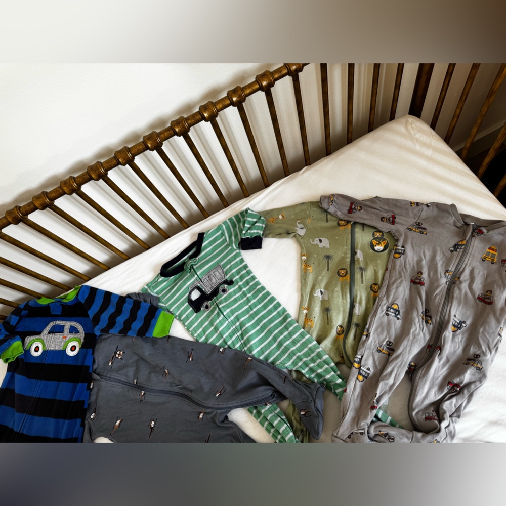 Lot of 9 m baby sleepers Carters truck and car, Pekkle helicopter and food truck